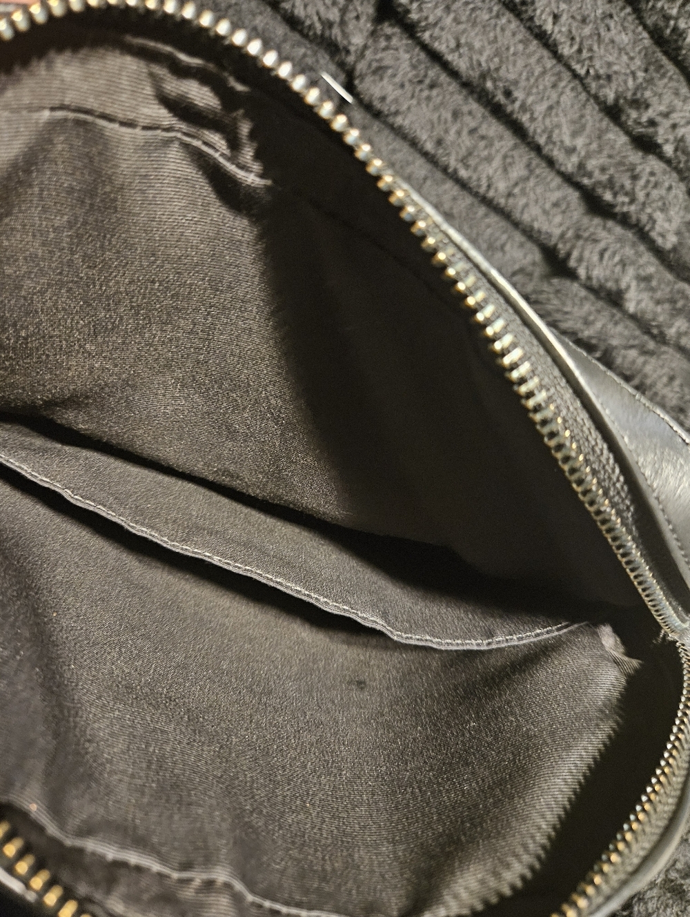 Coach Men’s Gray/Black Signature Messenger Bag - Picture 7 of 11
